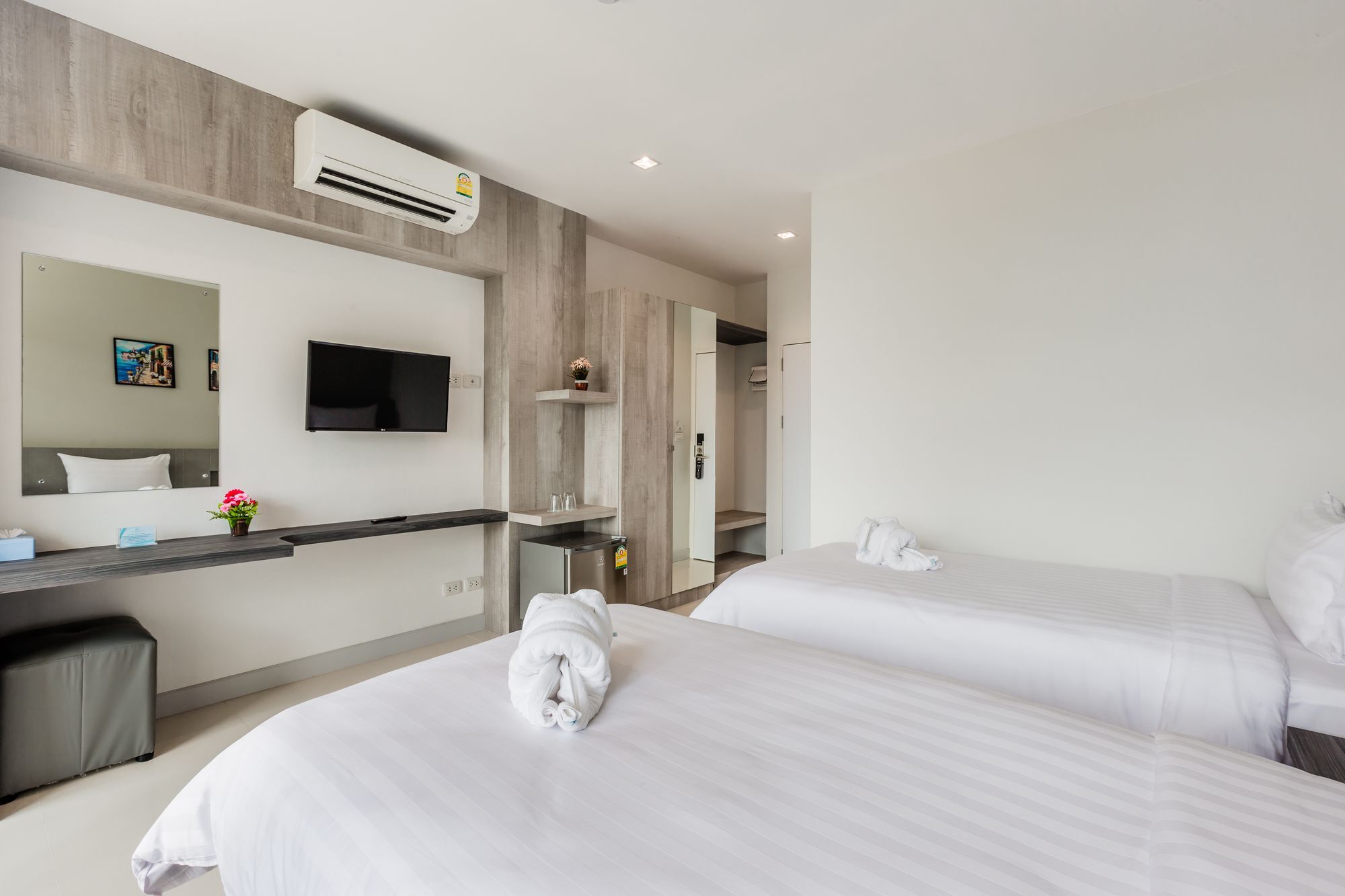 Evergreen Suite Hotel Surat Thani Buitenkant foto