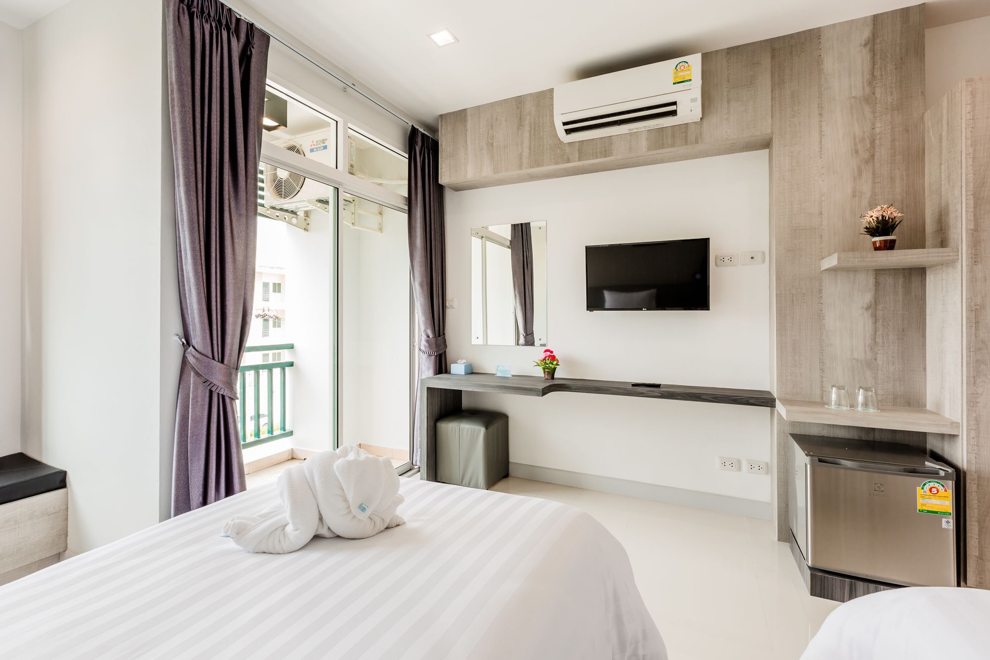 Evergreen Suite Hotel Surat Thani Buitenkant foto